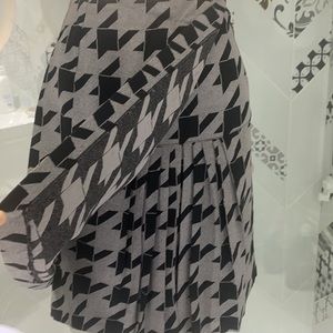 Made in 🇫🇷VTG 90’ Beautiful Grey/Black Houndstooth Wrap Skirt